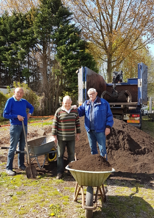 Volktuinvereniging Toolenburg in Hoofddorp is blij met de gratis MeerCompost van Meerlanden